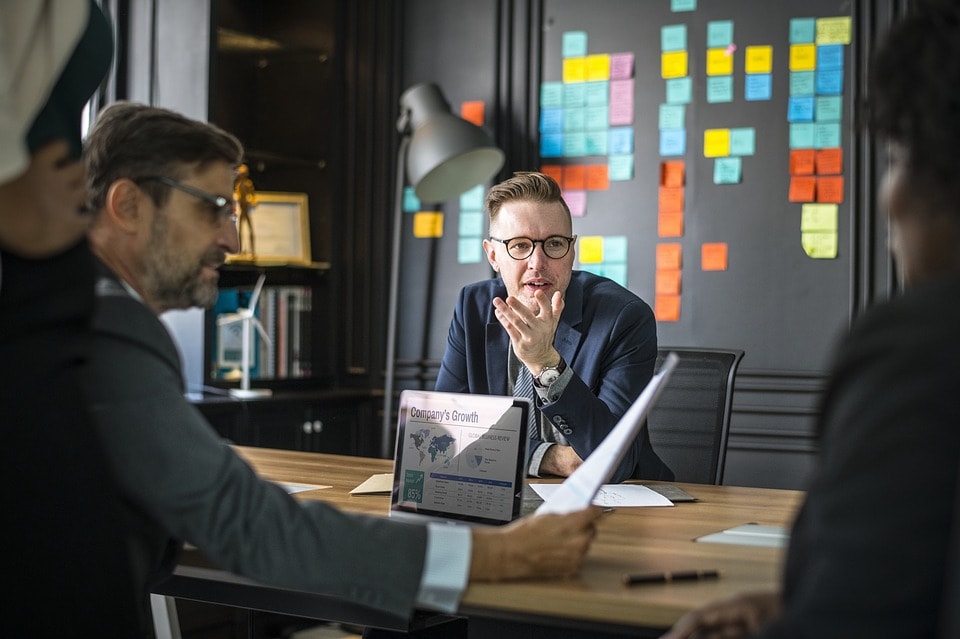 How to Pitch a New Idea at a Business Meeting