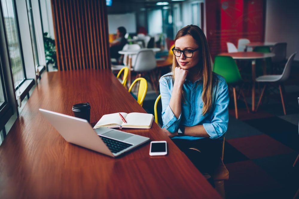 6 Body Language Tips Every Virtual Presenter Should Know